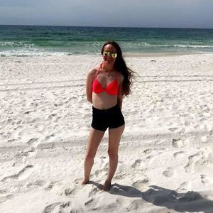 Meet your Posher, Flora